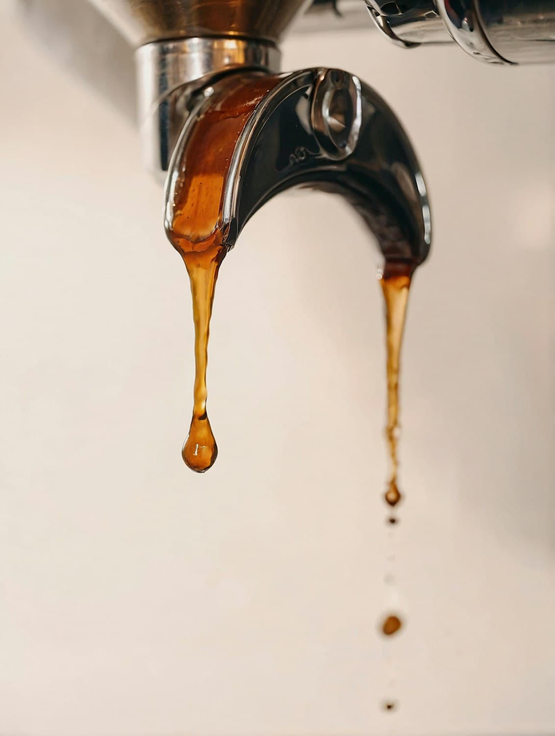 چکیدن اسپرسو از سر پرتافیلتر